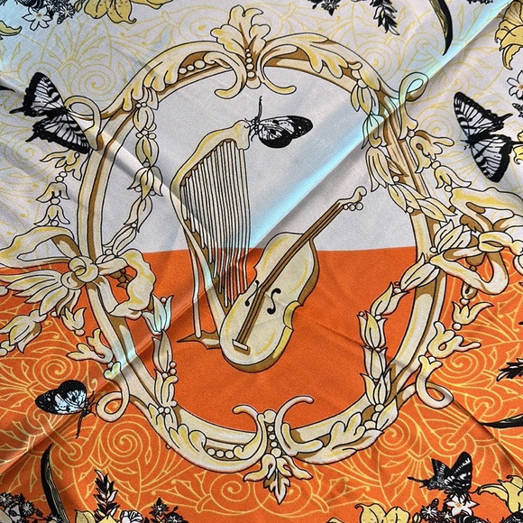 NORACORA Scarf - Picture 4 of 5